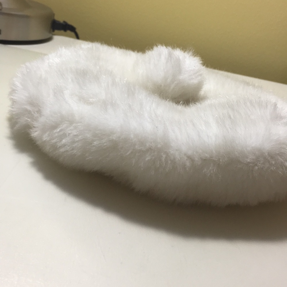 Girls White Fluffy Beret